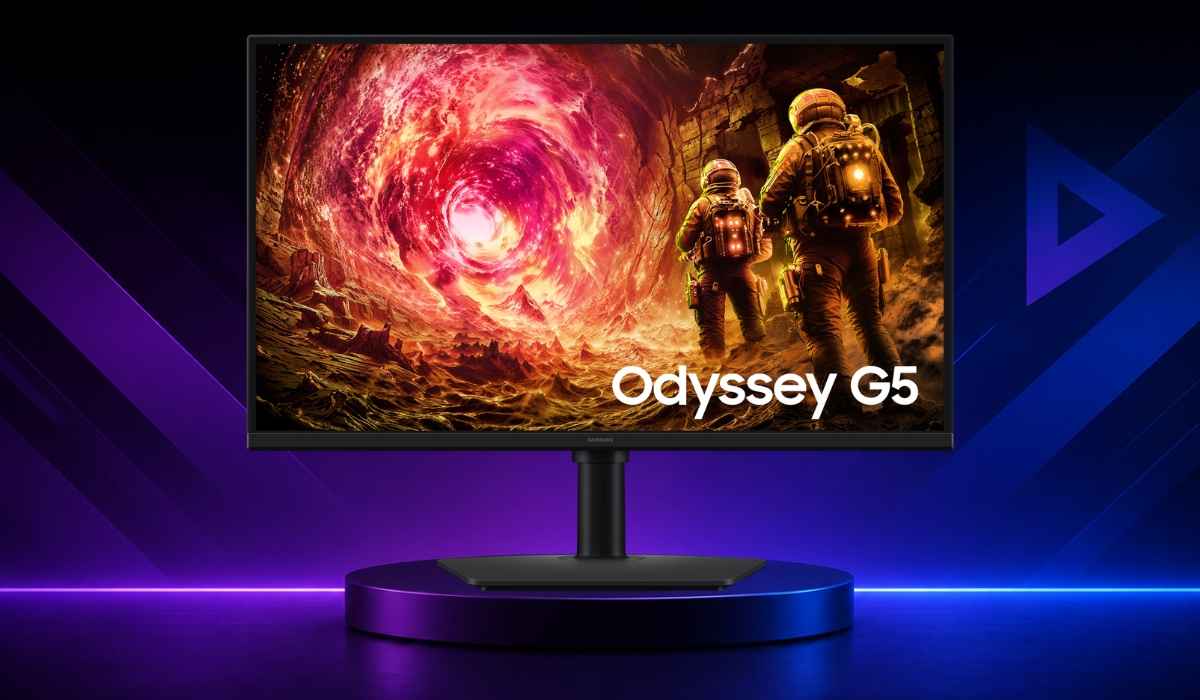 Samsung Odyssey G5 gejming monitor na ljubičasto-plavoj pozadini.
